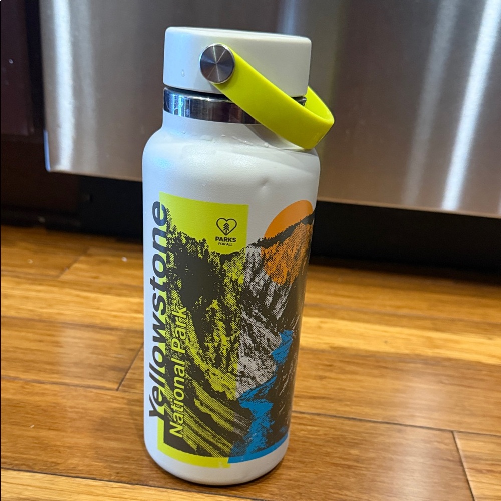 Hydro Flask White Water Bottle Yellowstone 32oz